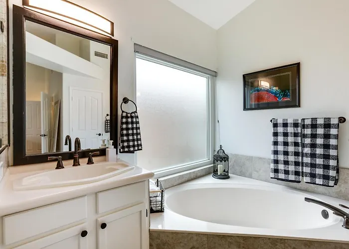 Upscale Golfer's Oasis W/ Pool & In